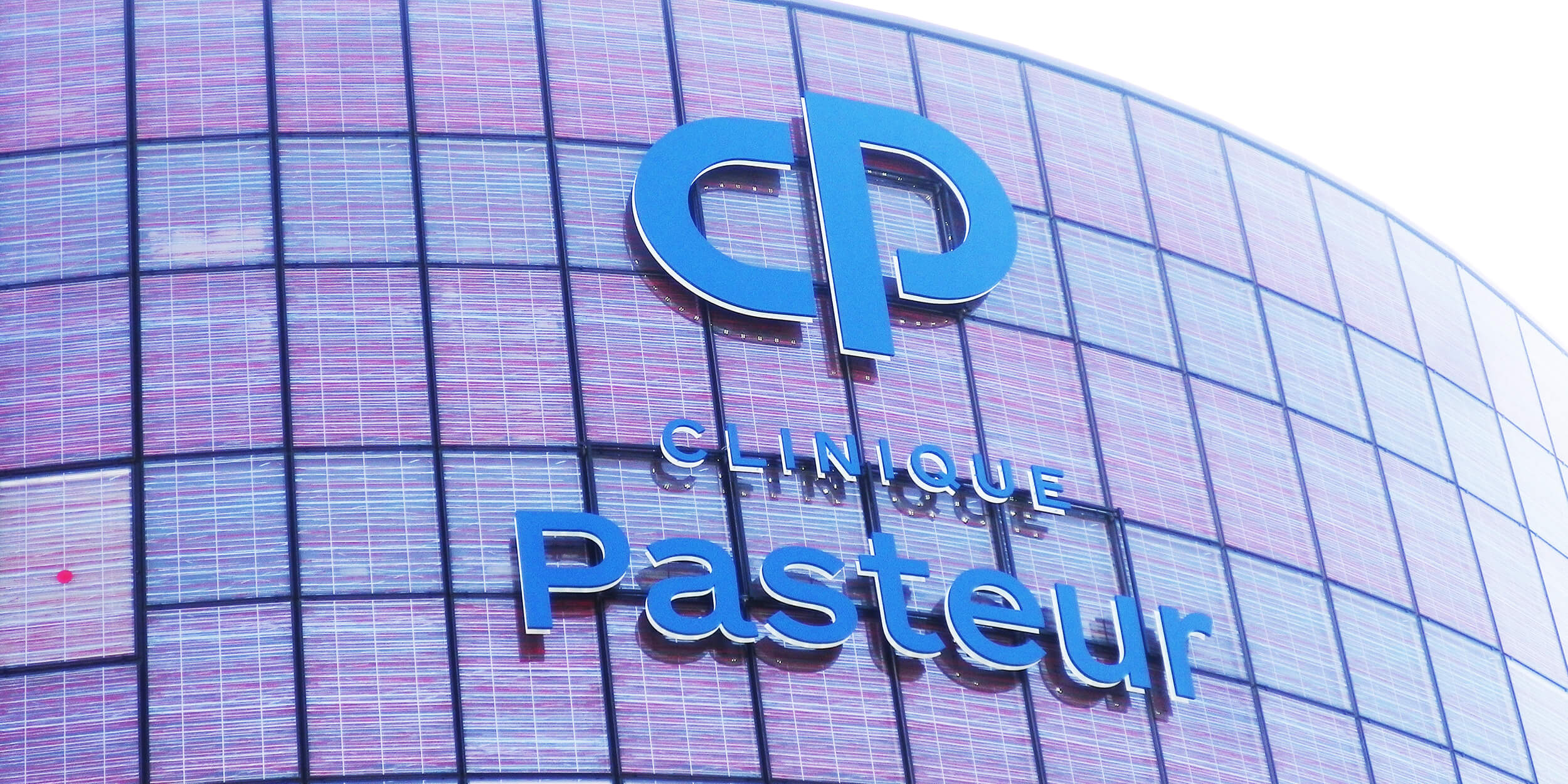 Lettres individuelles lumineuses de la Clinique Pasteur